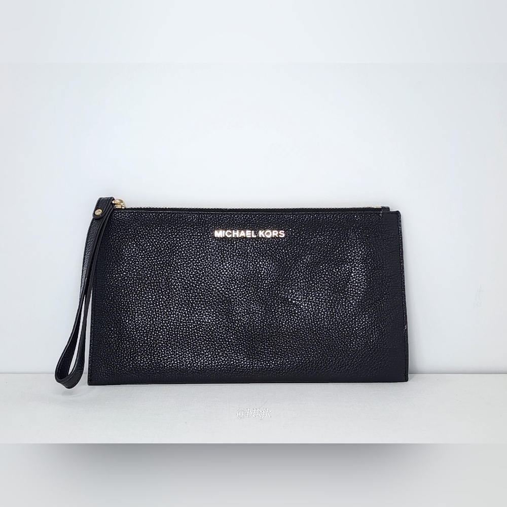 Michael Kors Pebbled Leather Wristlet *Black* EUC